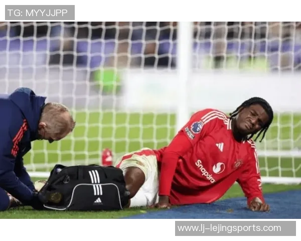 B费休息期间亲临训练基地现场观摩替补球员训练情况