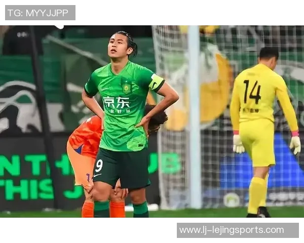 2025年中国足协青少年足球锦标赛男子16强球队团结一心共创辉煌时刻