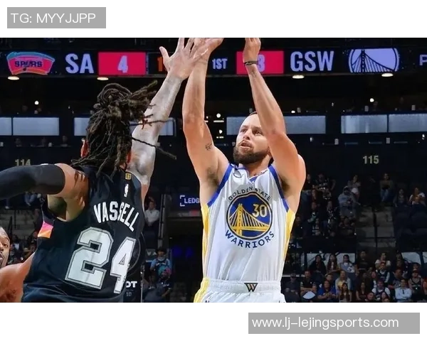 理查德成为球队历史第三位新秀单场30分5三分与库里穆迪并肩前行 理查德成为球队历史第三位新秀单场30分5三分与库里穆迪并肩前行